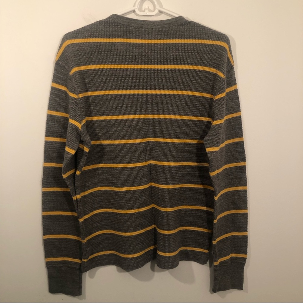 American Eagle Waffle Knit Sweater Men’s M Gray with Yellow Strips Cotton - Picture 2 of 7